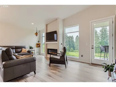 722 W 9th Street La Center WA 98629