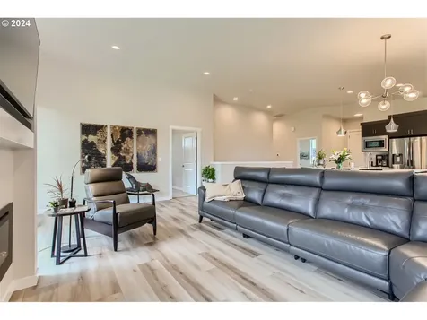 722 W 9th Street La Center WA 98629