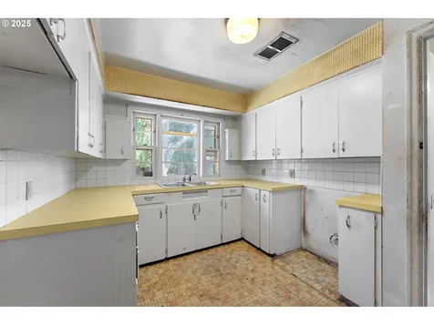 1915 NE Bryant Street Portland OR 97211
