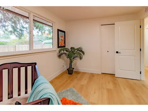 2081 Devos Street Eugene OR 97402