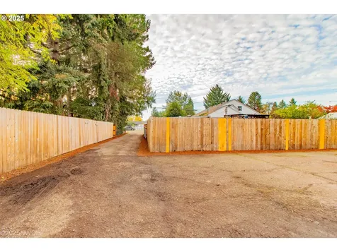 2081 Devos Street Eugene OR 97402