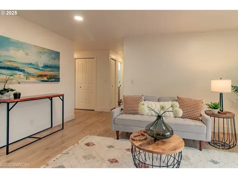 2081 Devos Street Eugene OR 97402