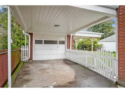 2039 N Dekum Street Portland OR 97217
