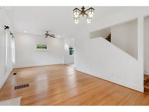 5624 NE Glisan Street Portland OR 97213
