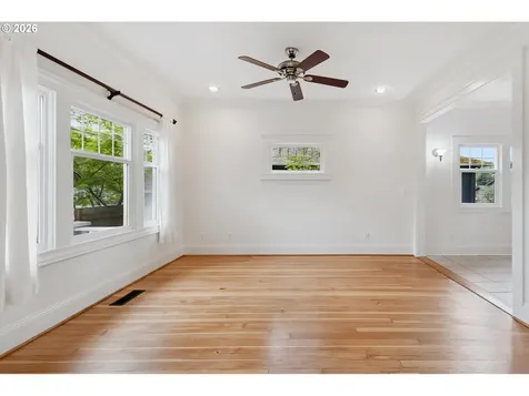 5624 NE Glisan Street Portland OR 97213