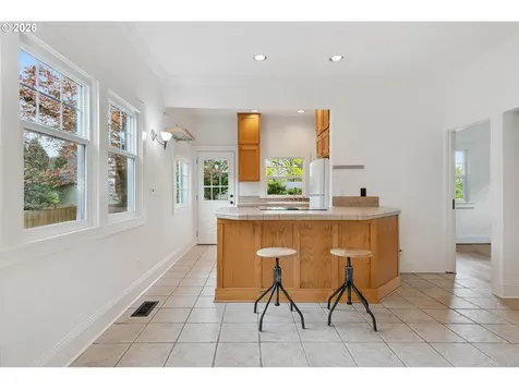 5624 NE Glisan Street Portland OR 97213