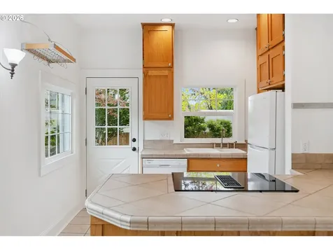 5624 NE Glisan Street Portland OR 97213