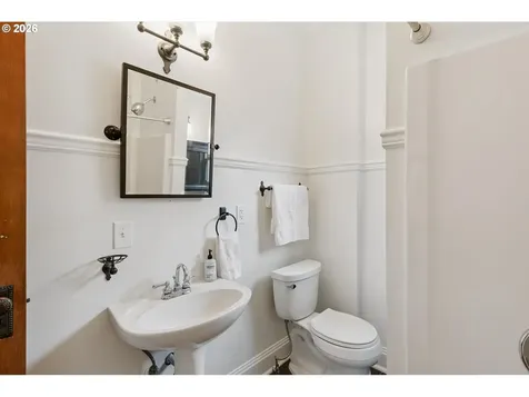5624 NE Glisan Street Portland OR 97213