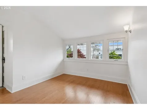 5624 NE Glisan Street Portland OR 97213