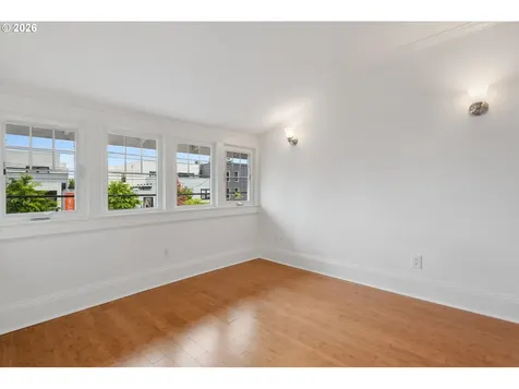 5624 NE Glisan Street Portland OR 97213