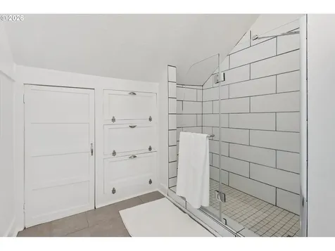 5624 NE Glisan Street Portland OR 97213