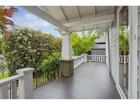 5624 NE Glisan Street Portland OR 97213