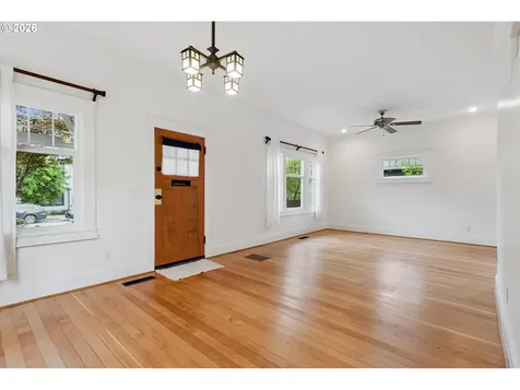 5624 NE Glisan Street Portland OR 97213