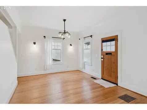 5624 NE Glisan Street Portland OR 97213