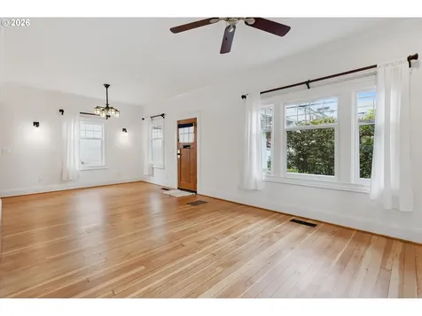5624 NE Glisan Street Portland OR 97213