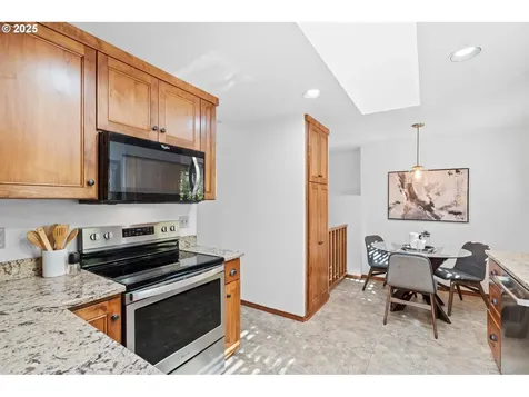8708 SW 62nd Avenue Portland OR 97219
