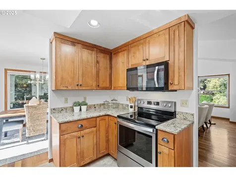 8708 SW 62nd Avenue Portland OR 97219