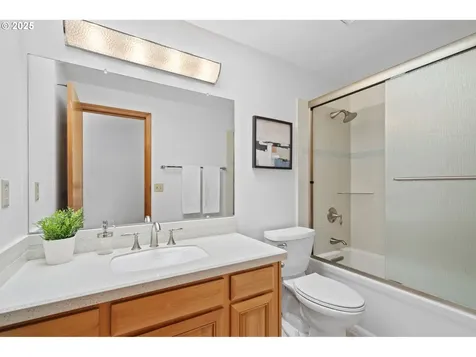 8708 SW 62nd Avenue Portland OR 97219