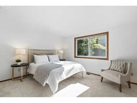 8708 SW 62nd Avenue Portland OR 97219