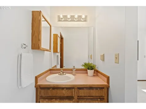 8708 SW 62nd Avenue Portland OR 97219