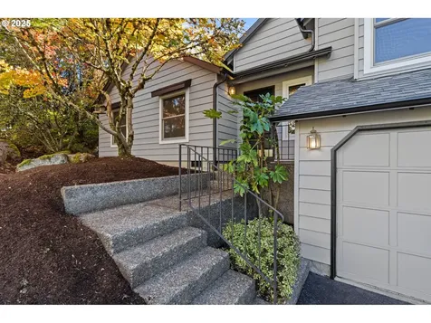 8708 SW 62nd Avenue Portland OR 97219