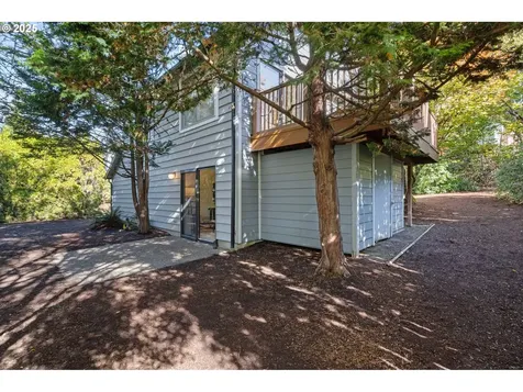 8708 SW 62nd Avenue Portland OR 97219