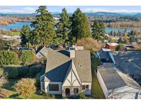 7202 S Corbett Avenue Portland OR 97219
