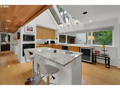 3780 Vine Maple Street Eugene OR 97405