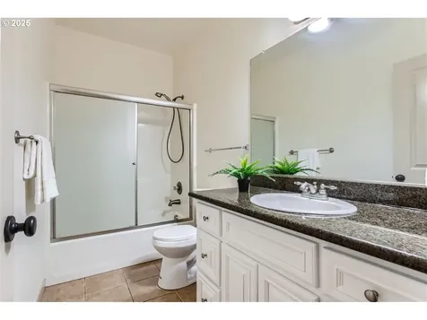 6129 SE Flavel Street Portland OR 97206