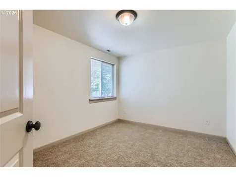 6129 SE Flavel Street Portland OR 97206