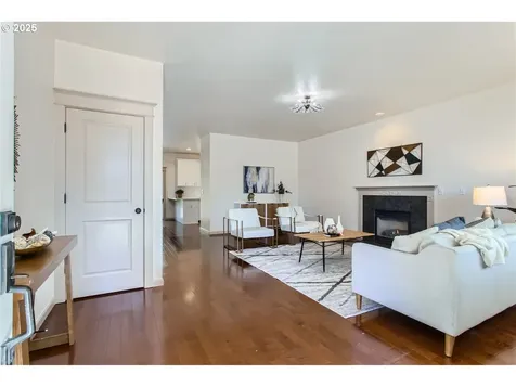 6129 SE Flavel Street Portland OR 97206