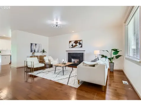 6129 SE Flavel Street Portland OR 97206