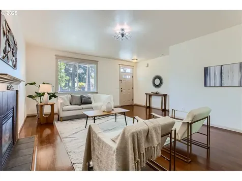 6129 SE Flavel Street Portland OR 97206