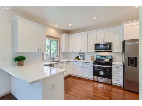 6129 SE Flavel Street Portland OR 97206