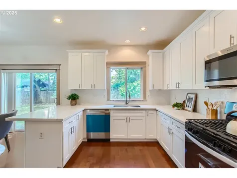 6129 SE Flavel Street Portland OR 97206