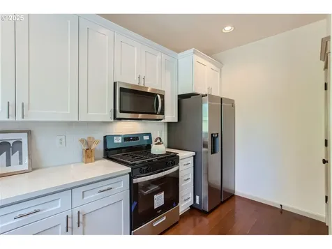 6129 SE Flavel Street Portland OR 97206