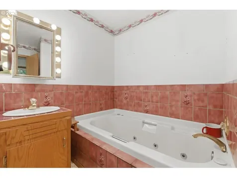 27800 Liberty Road Sweet Home OR 97386
