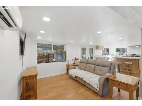 27800 Liberty Road Sweet Home OR 97386