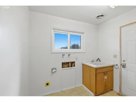 27800 Liberty Road Sweet Home OR 97386