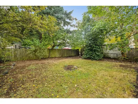 8726 NE Thompson Street Portland OR 97220