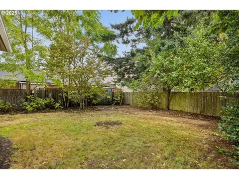 8726 NE Thompson Street Portland OR 97220