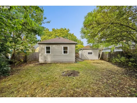 8726 NE Thompson Street Portland OR 97220