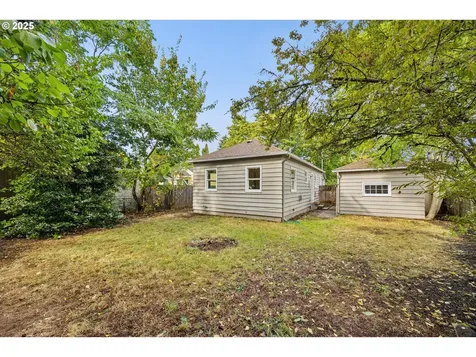 8726 NE Thompson Street Portland OR 97220