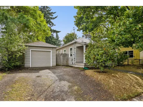 8726 NE Thompson Street Portland OR 97220