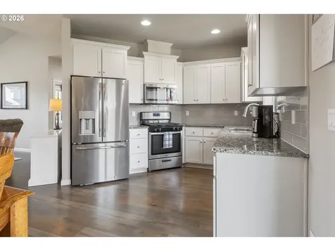 1297 Daylily Street Woodburn OR 97071