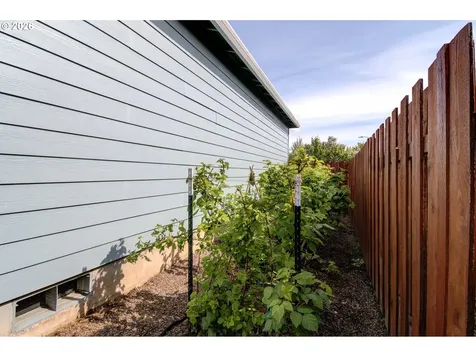 1297 Daylily Street Woodburn OR 97071
