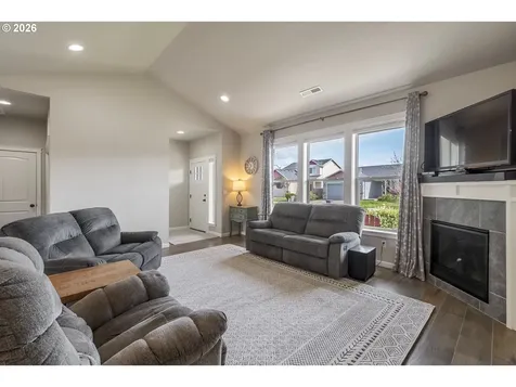 1297 Daylily Street Woodburn OR 97071