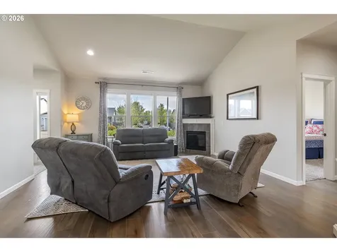 1297 Daylily Street Woodburn OR 97071