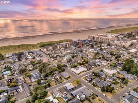 326 Avenue G Seaside OR 97138