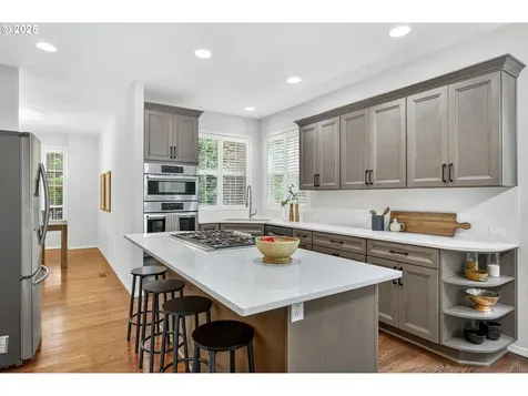 736 SW Burlingame Terrace Portland OR 97239